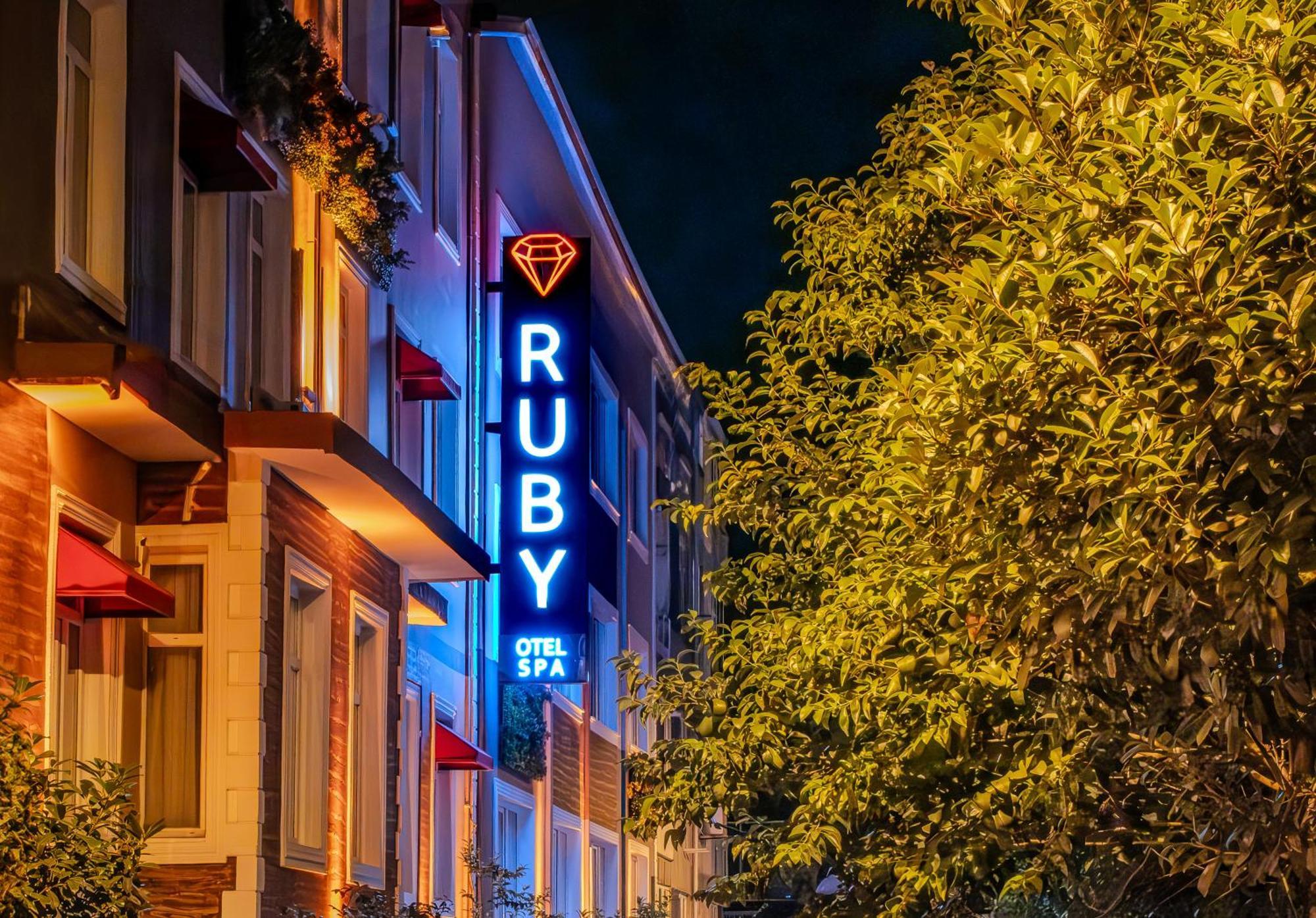 Ruby Hotel Istanboel Buitenkant foto